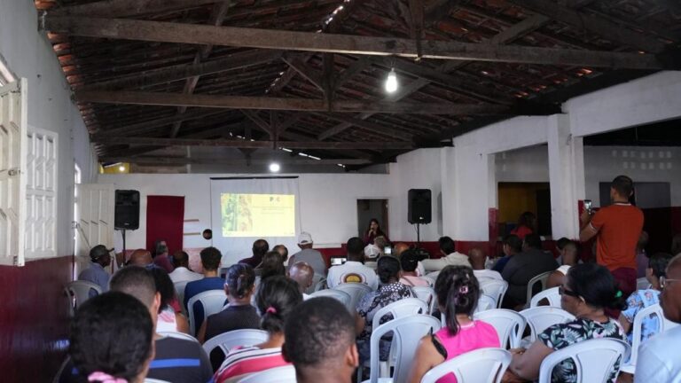 Seinfra apresenta à comunidade da Lama Preta programa integrado das obras da Bacia do Rio Camaçari