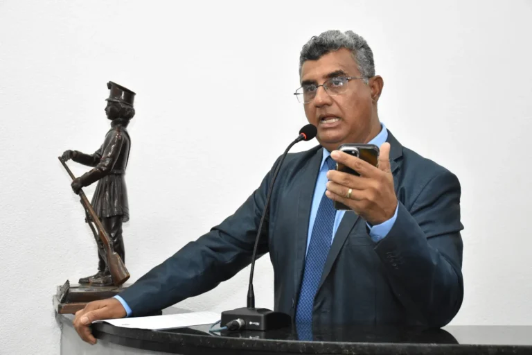 Requerimentos solicitam serviços de energia e abastecimento de água em distritos