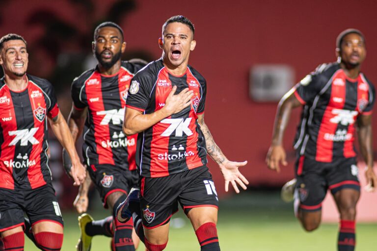 Vitória vence o Flamengo por 2 a 0 e avança às oitavas da Copa do Brasil