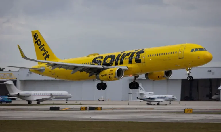 Aérea Spirit fecha as portas nos EUA devido à guerra contra o Irã