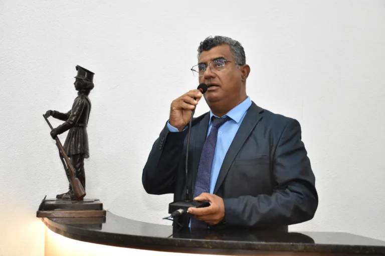 Lulinha pede melhorias da rede de energia elétrica em Tiquaruçu e Governador João Durval Carneiro