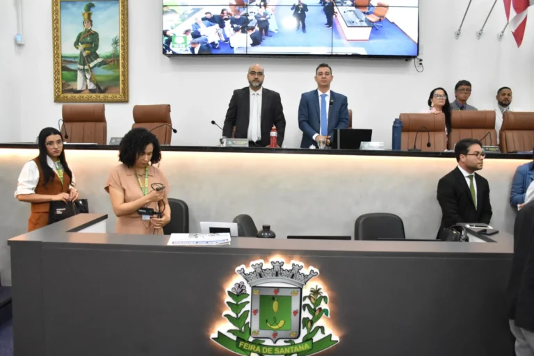 Minuto de silêncio por mortes de servidoras vítimas de ataque em escola no Acre