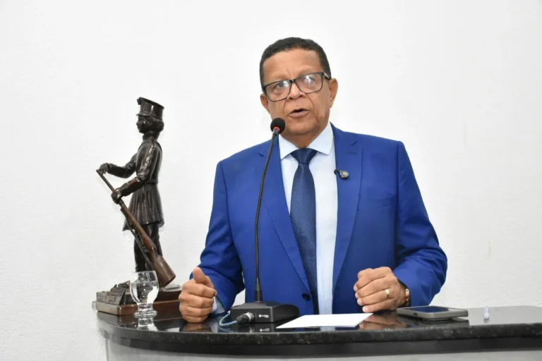 Jorge Oliveira pede infraestrutura e mobilidade urbana para ruas dos bairros Sobradinho e Caseb