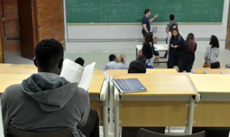 Aluno terá que pagar R$ 720 mil por ocupação indevida de cota racial