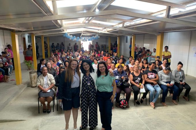 Estudantes, pais e educadores se reúnem na Escola Municipal Professora Edivanda Maria Teixeira