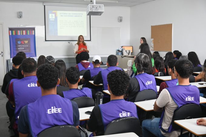 Semana de Governo Aberto dialoga sobre transparência e participação cidadã com jovens aprendizes