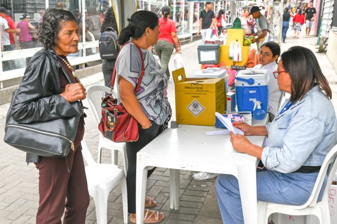 Vacinação contra a gripe em crianças, idosos, gestantes e puérperas é reforçada com ação na Estação Herzem Gusmão