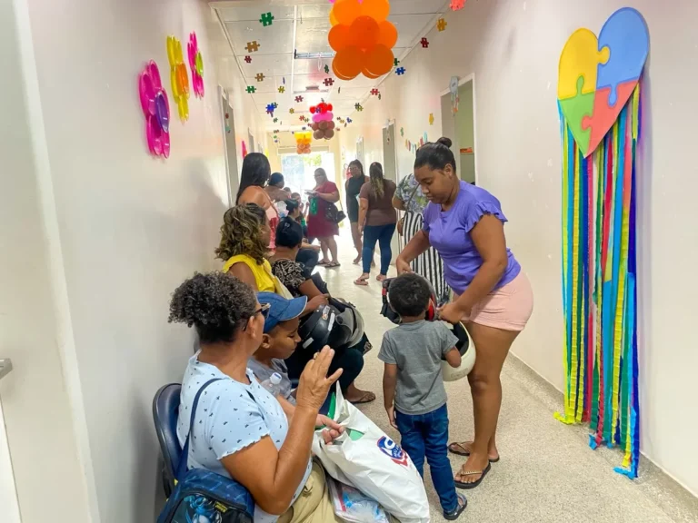 Ação na Policlínica reúne serviços e orientações para pessoas com TEA e famílias