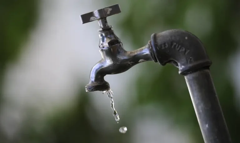 Égua cai em adutora e afeta abastecimento em 300 bairros de BH