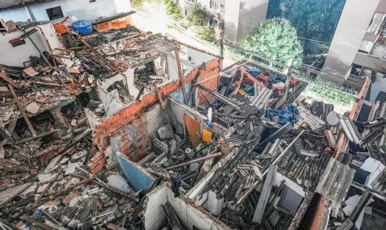 Casas começam a ser demolidas após explosão em São Paulo