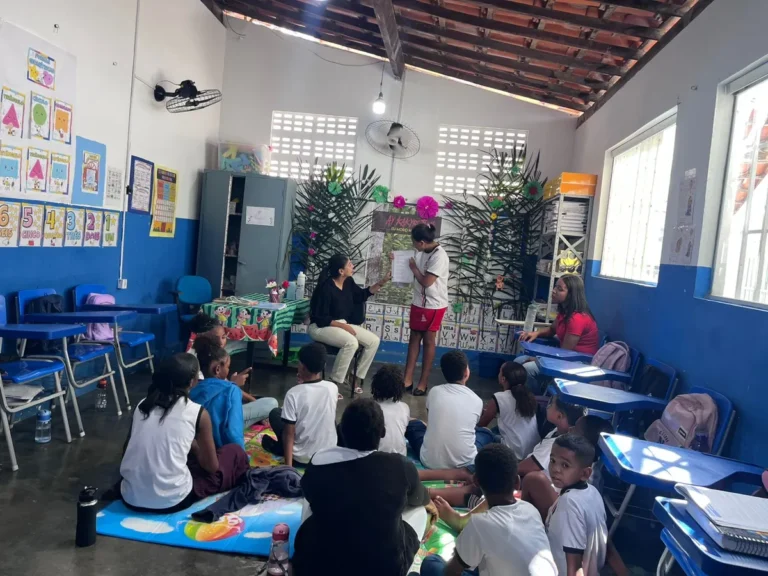 Escola Miguel Calmon realiza sessão de Leitura Simultânea com temática indígena