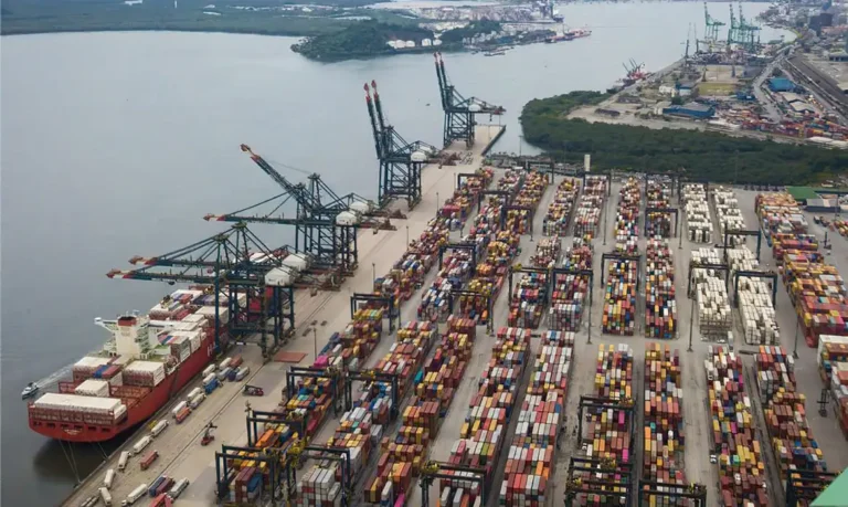 Balança comercial tem superávit recorde para meses de abril