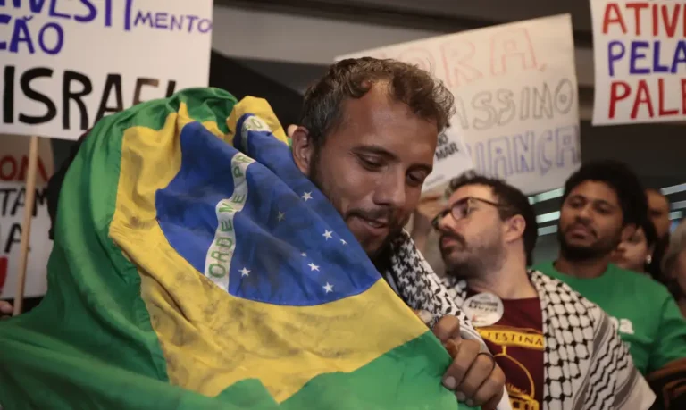 Morre mãe do ativista brasileiro Thiago Ávila, preso em Israel