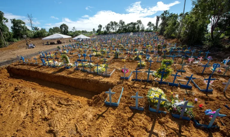 Negacionismo fez brasileiros “perderem” 3,4 anos de vida na pandemia
