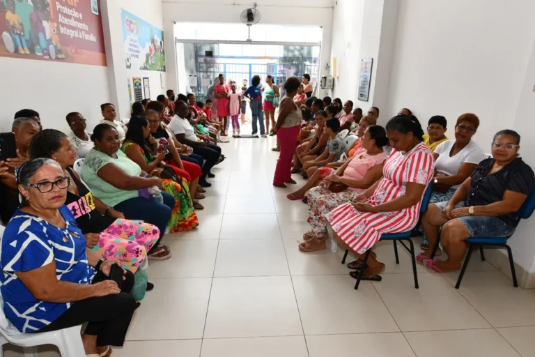 Sedes realiza ação coletiva em homenagem às mães no CRAS Mangalô