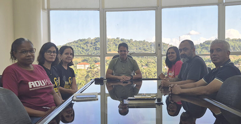 Professores de universidades estaduais planejam paralisação em maio