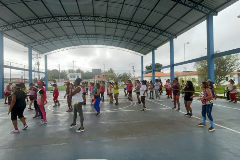 CRAS Fraternidade promove atividade física em comemoração ao Dia das Mães