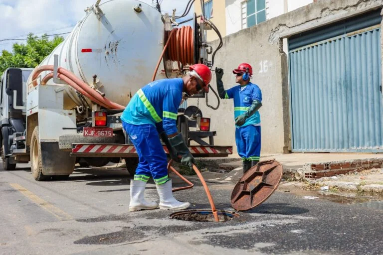 Ações integradas do Programa Juazeiro Mais Limpa chegam com diversos serviços a bairros da cidade