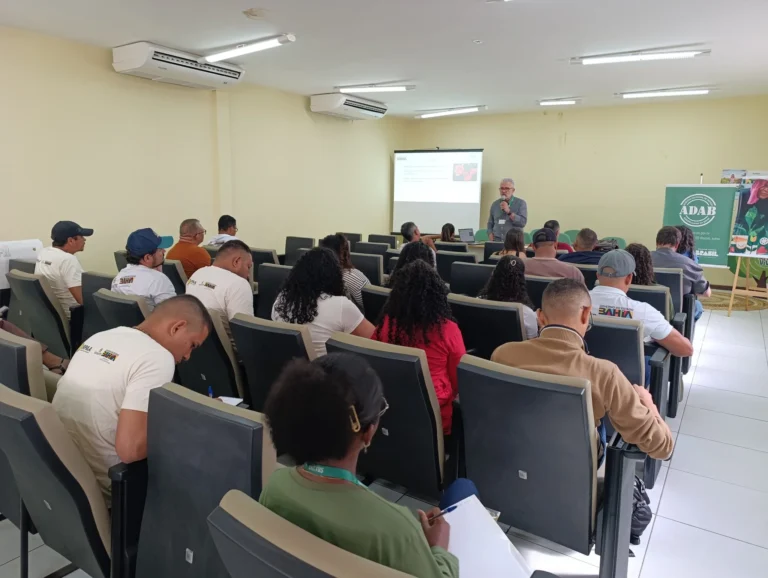 Agentes de assistência técnica e extensão rural recebem orientações sobre sanidade em Juazeiro