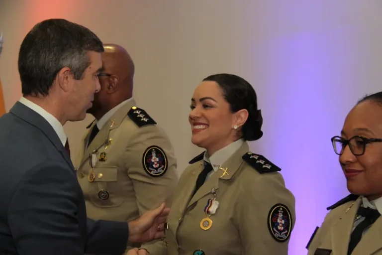 Segurança Pública concede Medalha do Mérito a profissionais do policiamento comunitário