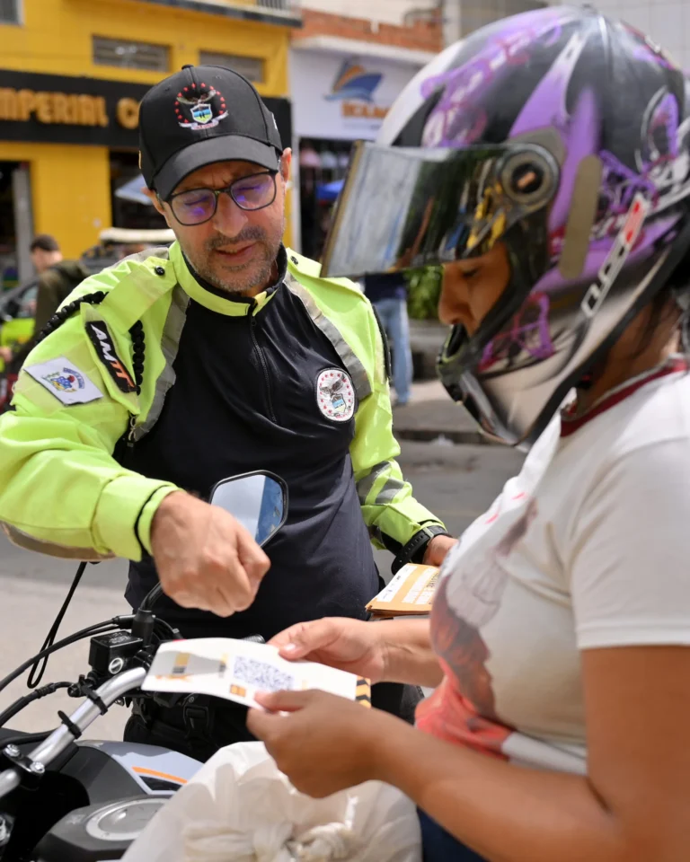 “O trânsito exige responsabilidade de todos”: Blitz educativa do Maio Amarelo reforça conscientização e segurança de motociclistas em Juazeiro