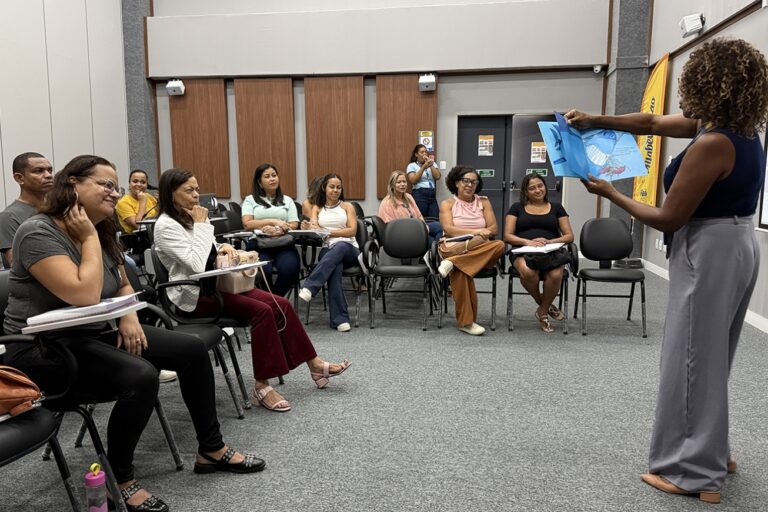 Coordenadores da rede municipal participam de capacitação educacional