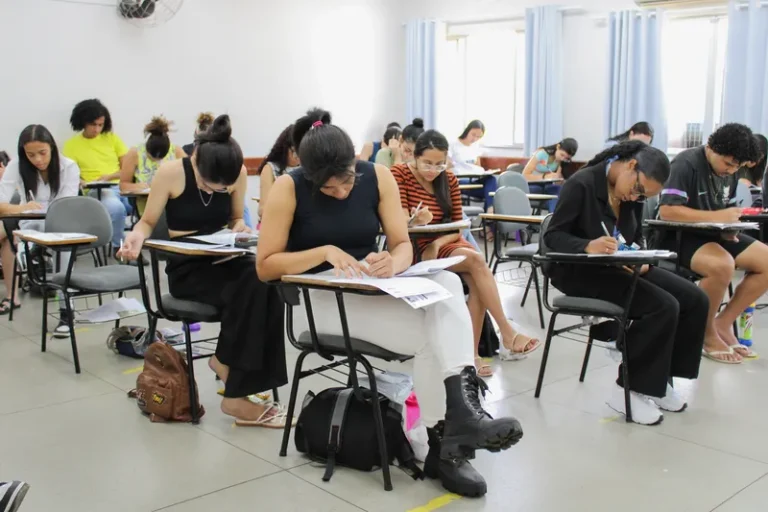 Uesb abre seleção com mais de 200 vagas em cursos de graduação para diplomados em outras áreas