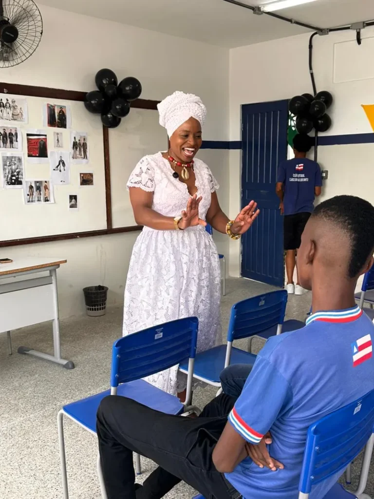 Palestra sobre empreendedorismo negro fortalece reflexões no Maio Antirracista em escola estadual de Salvador