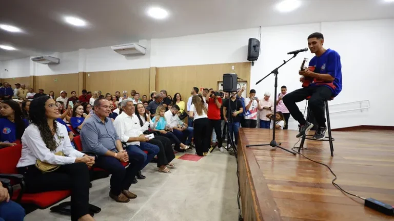 Governo do Estado entrega escola em tempo integral, obra viária e anuncia novos investimentos em Jaborandi