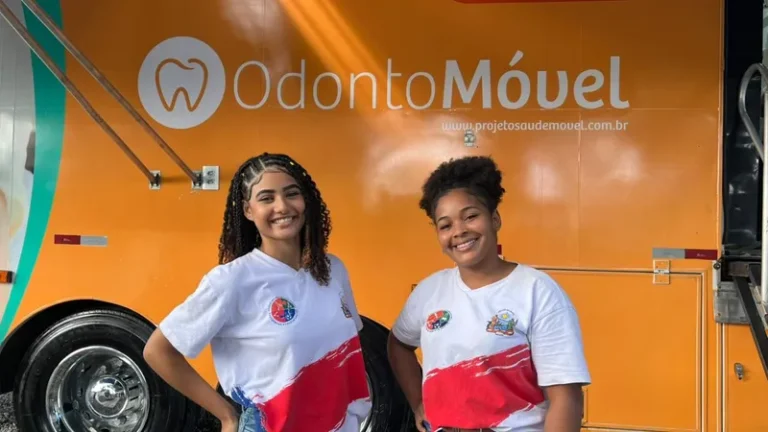 Odontomóvel leva serviços de saúde bucal para escolas da rede estadual em Salvador