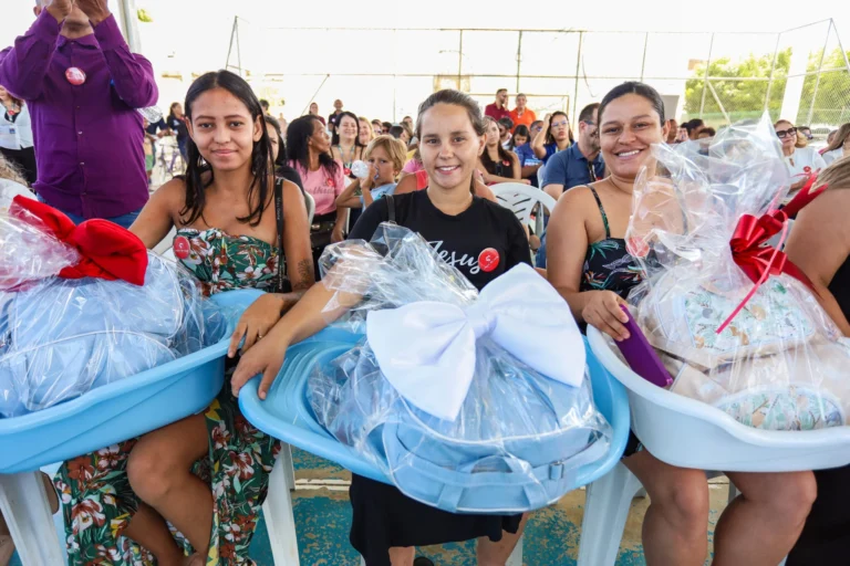 Prefeitura de Juazeiro entrega primeiros kits de enxoval a gestantes pelo Programa Laços de Vida