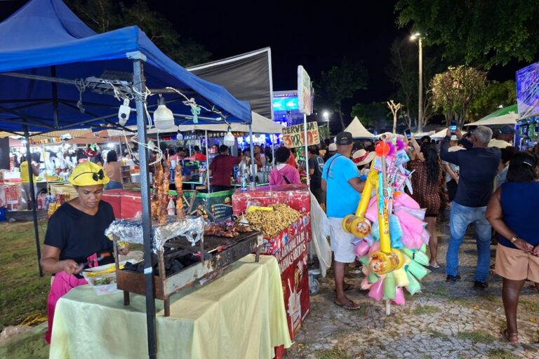 Movimento nas barracas anima comerciantes durante retorno do Quinta na Praça