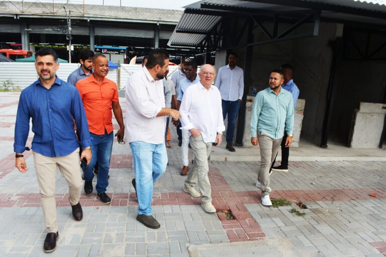 Obras de revitalização da Praça do Tropeiro continuam avançando