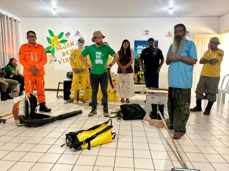 Oficinas durante Caravana Bahia Sem Fogo sensibilizam moradores em Andaraí