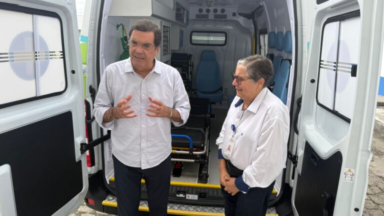 Angelo Almeida destina ambulância ao HGCA, a quinta de seu mandato para Feira de Santana
