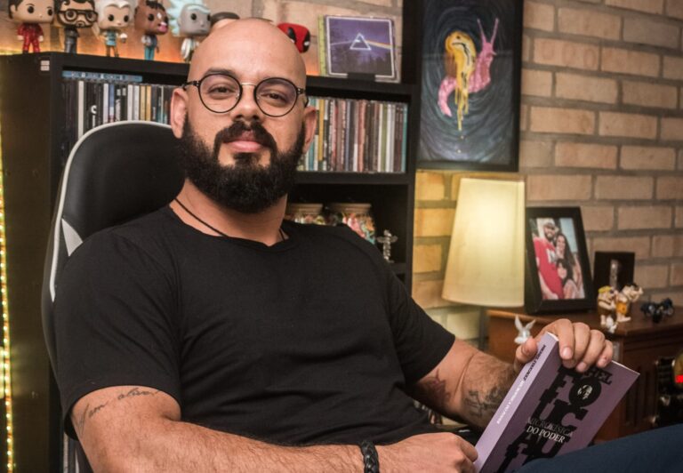 Conheça a obra de Carlos Henrique Kruschewsky, eleito para a Academia Feirense de Letras