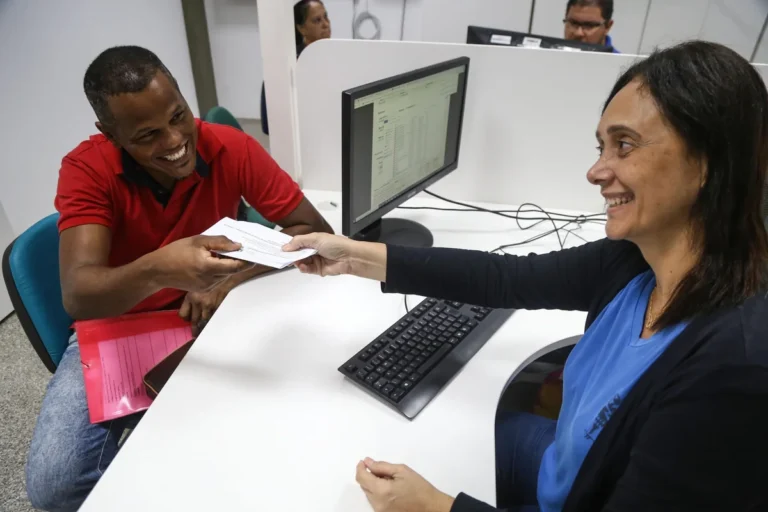 Desemprego em Salvador cai de 14% para 8% em três anos, aponta IBGE