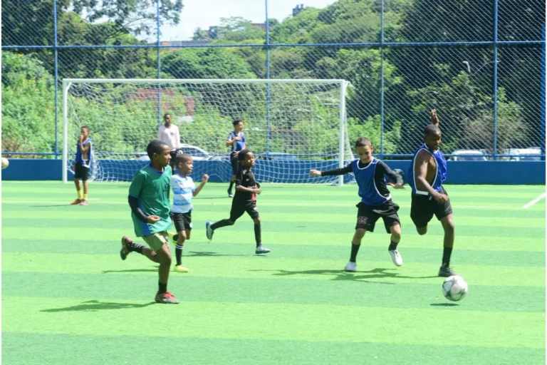 Prefeitura entrega arena esportiva com gramado sintético em Jaguaripe I